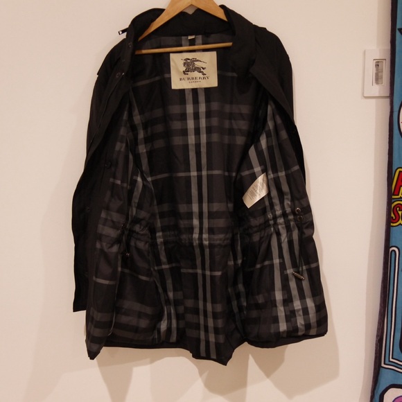 Burberry trench coat - Picture 4 of 8